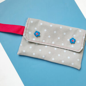 Pochette multi-fonctions, grise à pois bleu ciel