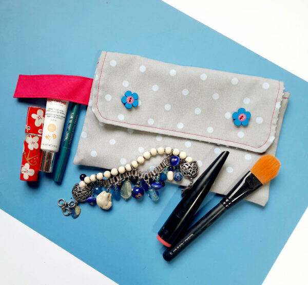 Pochette multi-fonctions, grise à pois bleu ciel