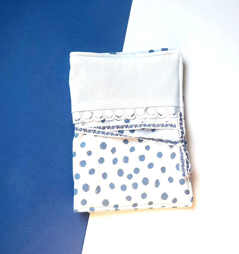 Pochette nomade bébé : tendre dentelle