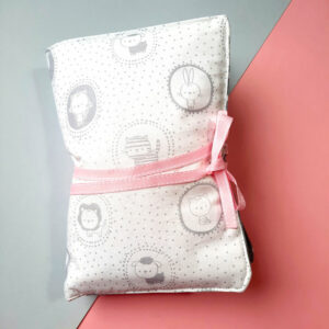 Pochette nomade bébé : chatons, moutons mignons & cie