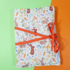Pochette nomade bébé : lapins & carottes
